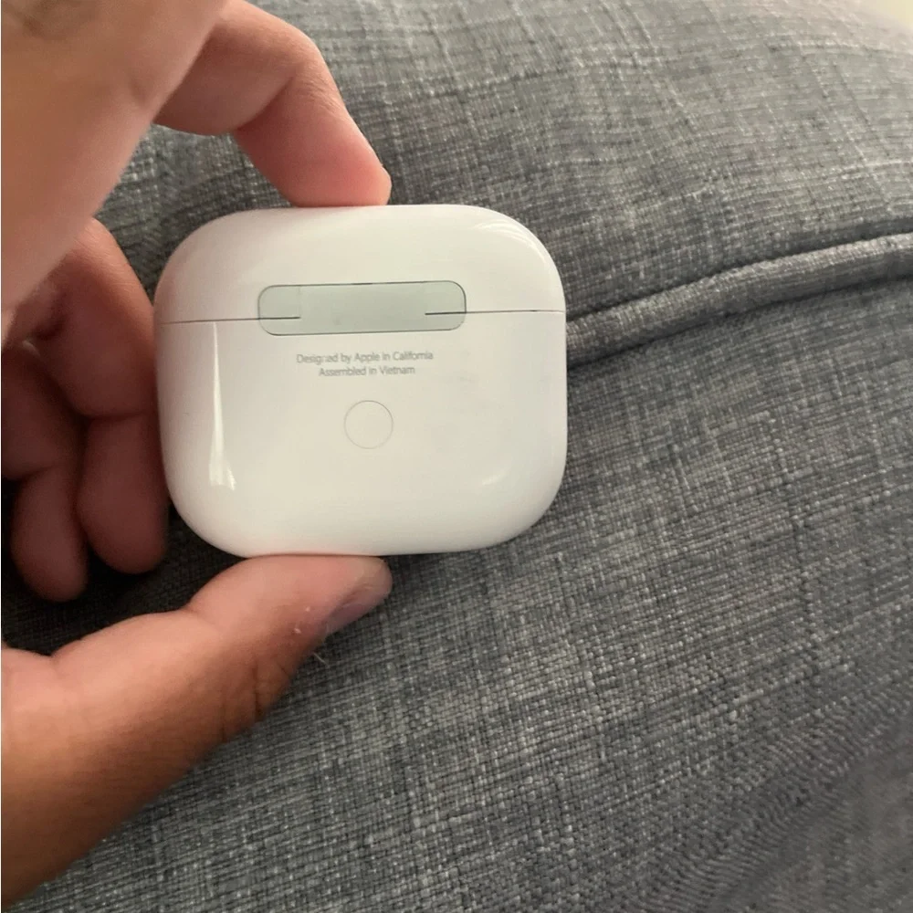 Apple White AirPods Wireless Headset charger, not included